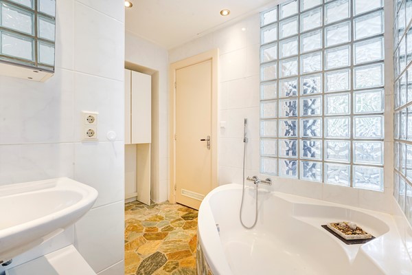 Medium property photo - Stuyvesantstraat 335, 2593 GK Den Haag